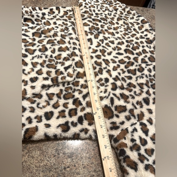 HYFVE Leopard Sherpa Pullover Size Large Hoodie Cream Brown Kangaroo Pocket - Picture 13 of 13